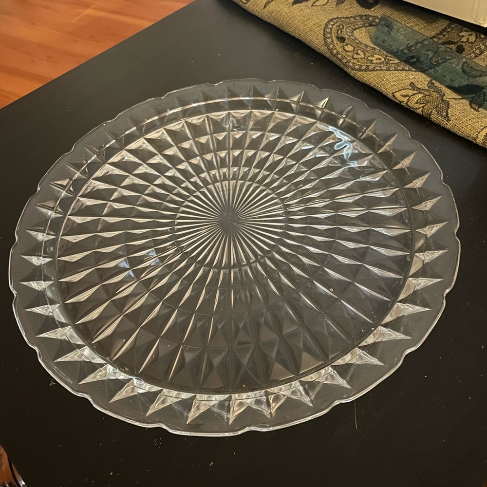 Beautiful vintage glass Cake Plate